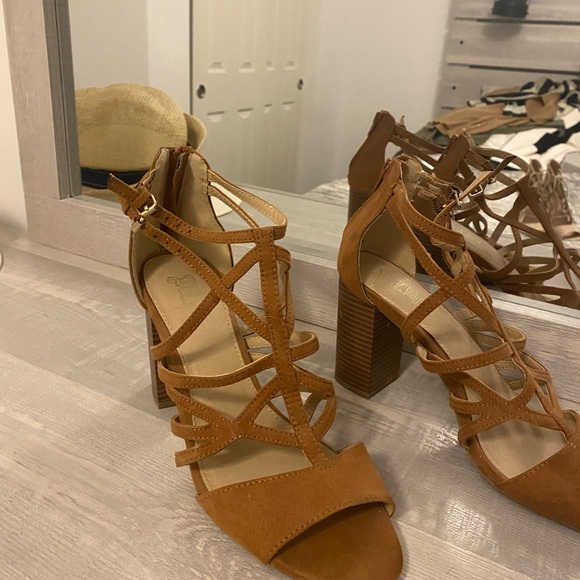 Worn once size 8.5 excellent condition - Picture 3 of 6